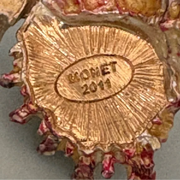 Monet 2011 MUREX Red Cream Seashell Hinged Metal Treasures Trinket Box - Picture 5 of 9